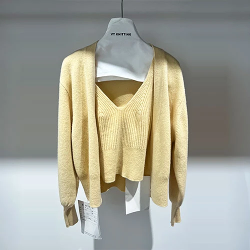 Pletena dva komadna set Top i Cardigan